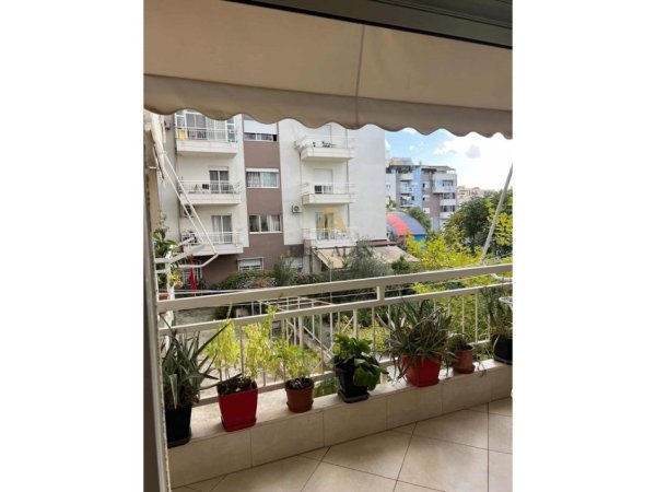 Tirane, shitet apartament 1+1 Kati 2, 69 m² 102.000 € (Rruga e Teleferikut, Fresku)