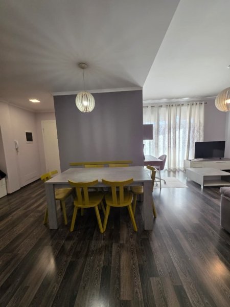 APARTAMENT 2+1+POST PARKIMI  ME QERA, RRUGA E KOSOVAREVE