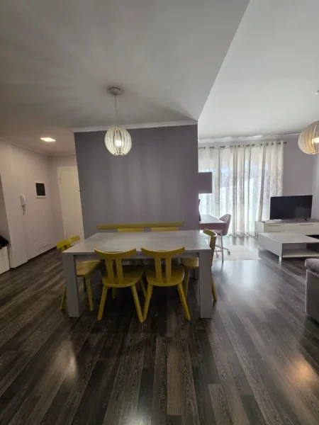 APARTAMENT 2+1+POST PARKIMI  ME QERA, RRUGA E KOSOVAREVE
