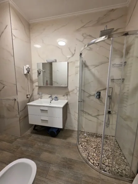 APARTAMENT 2+1+POST PARKIMI  ME QERA, RRUGA E KOSOVAREVE