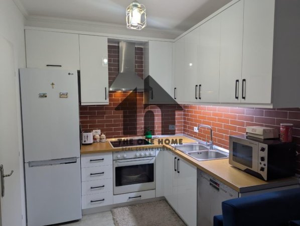 Tirane, jepet me qera apartament 1+1+Ballkon Kati 2, 70 m² 400 € (Fresku - Shkoze)