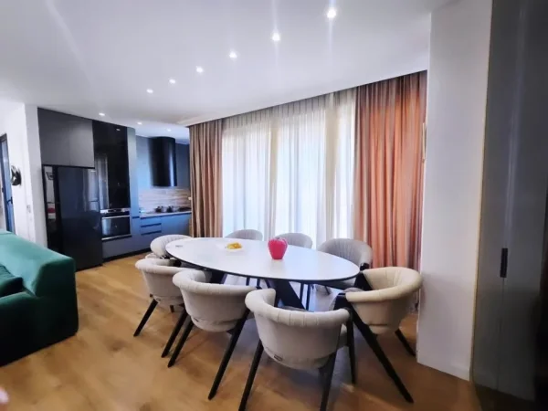 Tirane, shitet apartament 2+1 , 140 m² (pediatria)