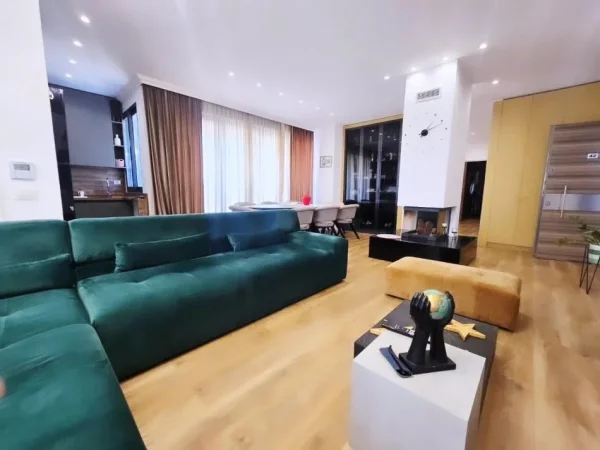 Tirane, shitet apartament 2+1 , 140 m² (pediatria)