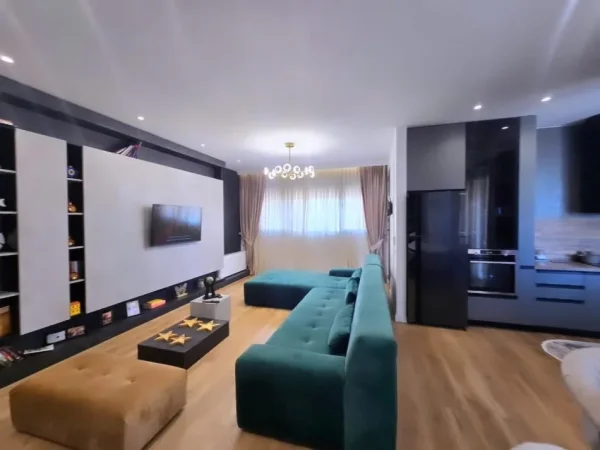Tirane, shitet apartament 2+1 , 140 m² (pediatria)