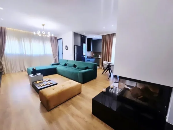Tirane, shitet apartament 2+1 , 140 m² (pediatria)