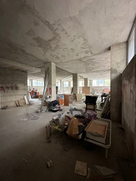 Tirane, jepet me qera magazine Kati 0, 300 m² 700 € (FRESKU)