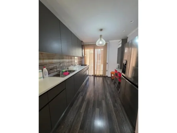 Tirane, jepet me qera apartament , 110 m² 1.400 € (Rruga e kosovareve)