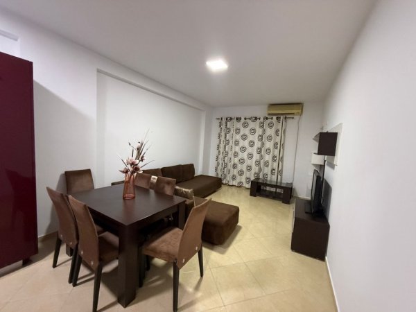 Tirane, jepet me qera apartament 2+1+Ballkon Kati 8, 90 m² 400 € (Astir)