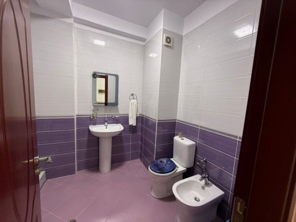 Tirane, jepet me qera apartament 2+1+Ballkon Kati 8, 90 m² 400 € (Astir)