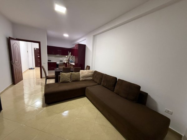 Tirane, jepet me qera apartament 2+1+Ballkon Kati 8, 90 m² 400 € (Astir)