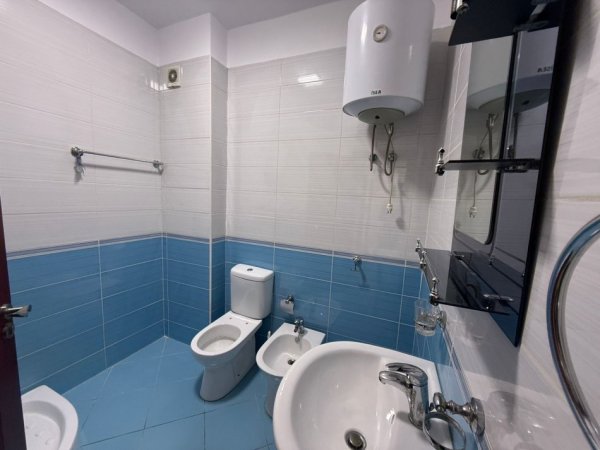 Tirane, jepet me qera apartament 2+1+Ballkon Kati 8, 90 m² 400 € (Astir)