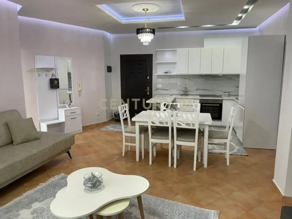 Tirane, jepet me qera apartament 2+1+Aneks+Ballkon Kati 4, 75 m² 600 € (Neom125919)