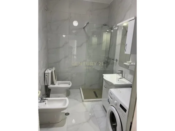 Tirane, jepet me qera apartament 2+1+Aneks+Ballkon Kati 4, 75 m² 600 € (Neom125919)