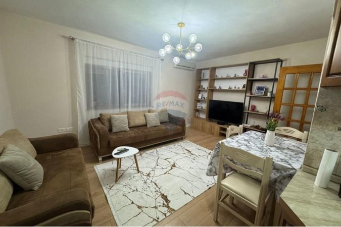 Tirane, jepet me qera apartament 1+1 Kati 3, 75 m² 600 € (Rruga Fortuzi)