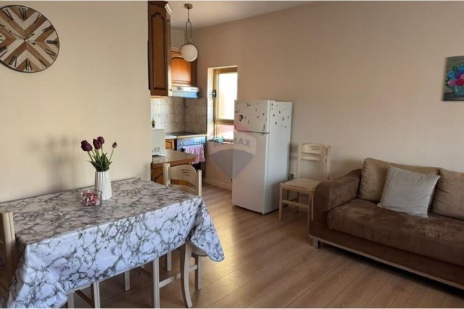 Tirane, jepet me qera apartament 1+1 Kati 3, 75 m² 600 € (Rruga Fortuzi)