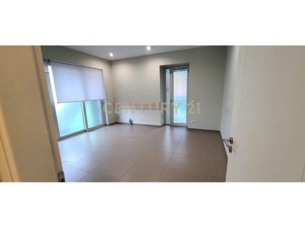 Tirane, jepet me qera ambjent biznesi Kati 1, 135 m² 2.430 € (Neom125877)