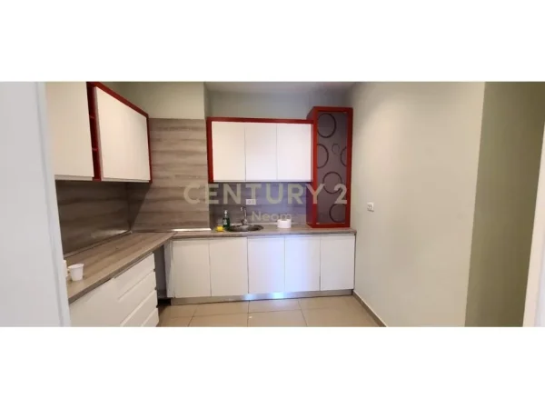 Tirane, jepet me qera ambjent biznesi Kati 1, 135 m² 2.430 € (Neom125877)