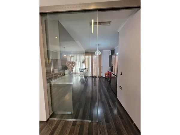 Tirane, jepet me qera apartament 2+1 Kati 3, 110 m² 1.400 € (Rruga e Kosovareve)