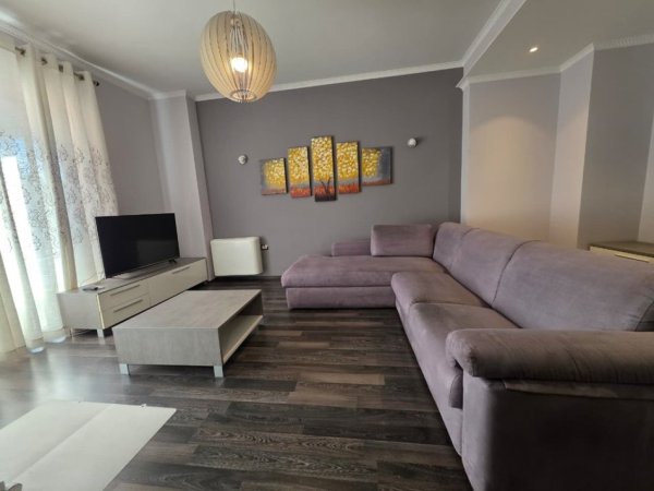 Tirane, jepet me qera apartament 2+1 Kati 3, 110 m² 1.400 € (Rruga e Kosovareve)