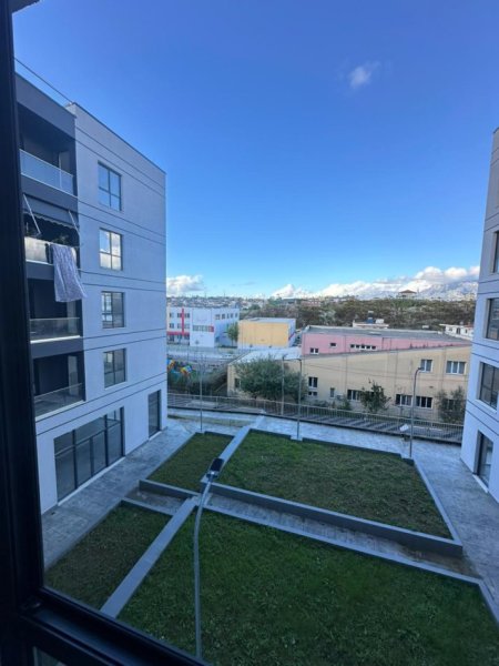 Tirane, shitet apartament 2+1 Kati 3, 111 m² 168.000 € (rruga 5 maji)