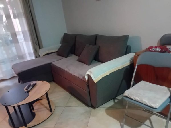 Tirane, jepet me qera apartament 1+1+Ballkon Kati 2, 60 m² 400 € (YZBERISHT)