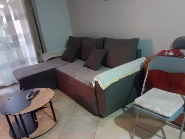 Tirane, jepet me qera apartament 1+1+Ballkon Kati 2, 60 m² 400 € (YZBERISHT)