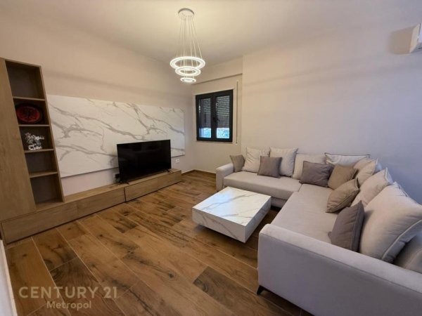 Tirane, jap me qera apartament 2+1 Kati 2, 107 m² 650 € (Unaza e Re)