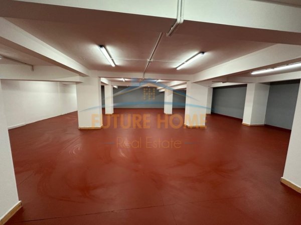 Shitet, Ambient Biznesi+Magazinë+Poste Parkimi, Shkolla e Kuqe, Tiranë 350,000 €