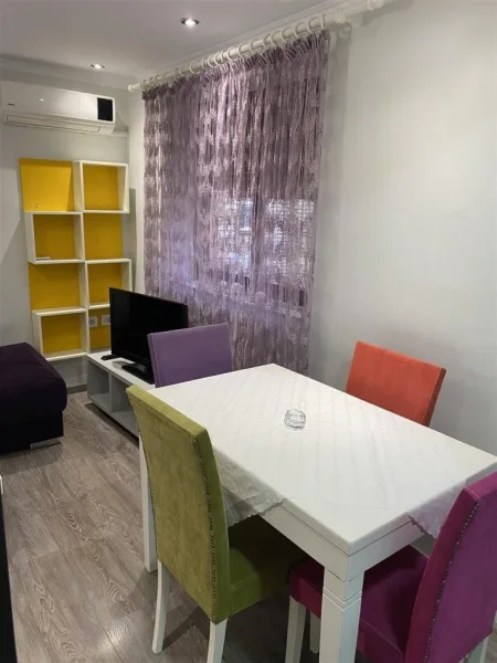 Tirane, jepet me qera apartament 2+1+Ballkon Kati 2, 80 m² 550 € (KONGRESI I MANASTIRIT)