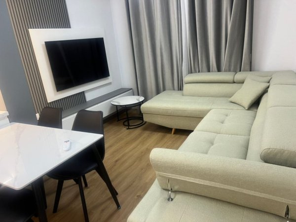 Tirane, jap me qera apartament 1+1 Kati 7, 54 m² 450 € (Ali Demi)