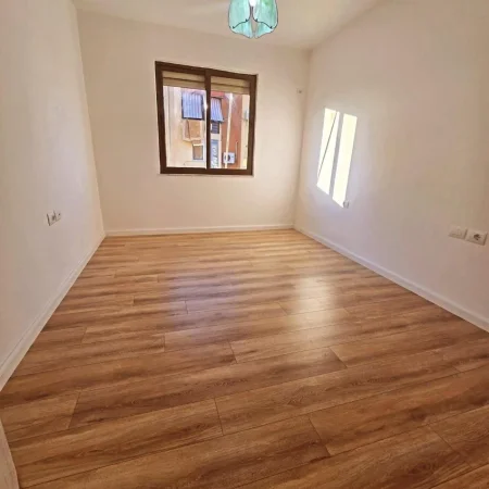 Tirane, shitet apartament 2+1 Kati 5, 81 m² 165.000 € (Fusha e Aviacionit.)