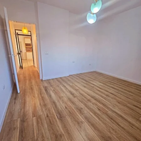 Tirane, shitet apartament 2+1 Kati 5, 81 m² 165.000 € (Fusha e Aviacionit.)