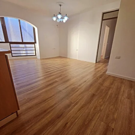 Tirane, shitet apartament 2+1 Kati 5, 81 m² 165.000 € (Fusha e Aviacionit.)