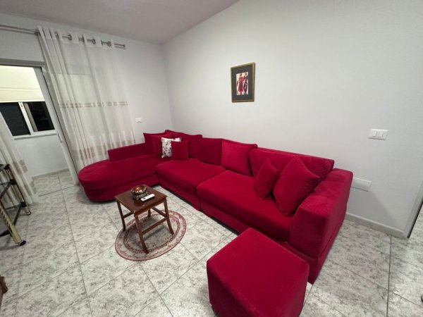 Tirane, jepet me qera apartament 2+1+Ballkon Kati 1, 100 m² 600 € 