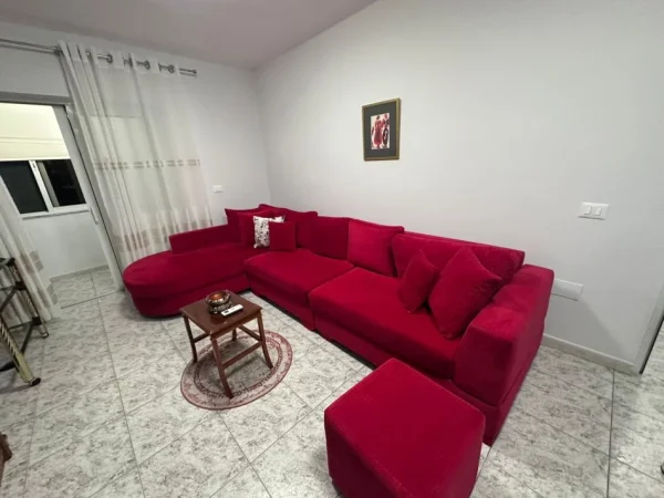 Tirane, jepet me qera apartament 2+1+Ballkon Kati 1, 100 m² 600 € 