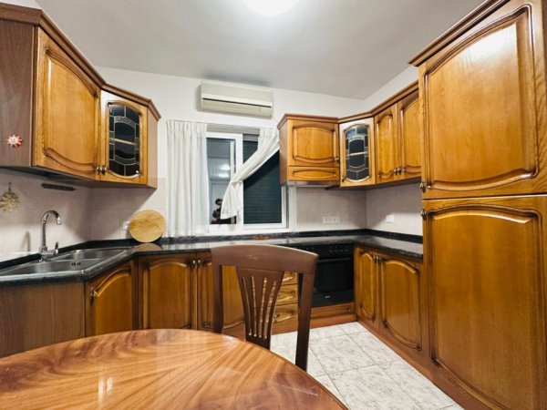 Tirane, jepet me qera apartament 2+1+Ballkon Kati 1, 100 m² 600 € 