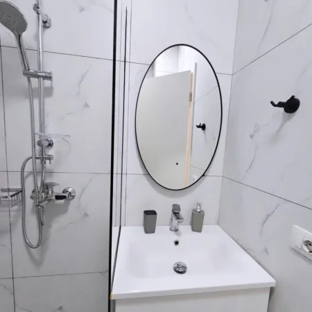 Tirane, shitet garsonier 1+1 , 90.000 € (kompleksi kontakt)