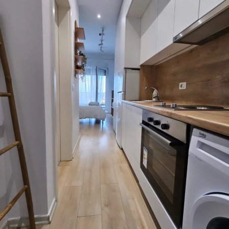 Tirane, shitet garsonier 1+1 , 90.000 € (kompleksi kontakt)