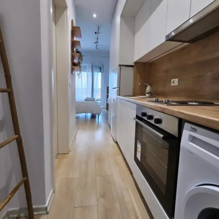 Tirane, shitet garsonier 1+1 , 90.000 € (kompleksi kontakt)