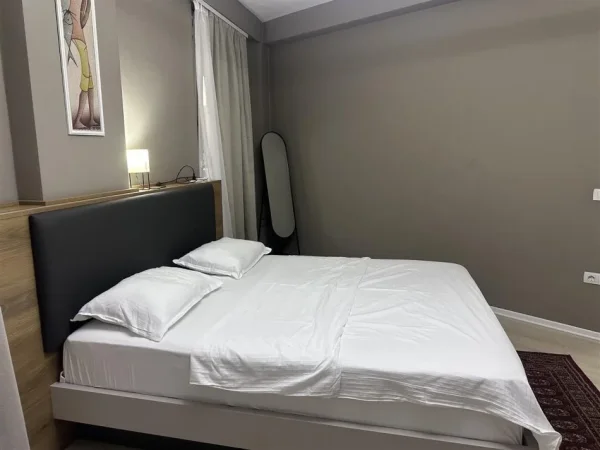 Tirane, jepet me qera apartament 1+1+Ballkon Kati 5, 60 m² 690 € (MIHAL GRAMENO)