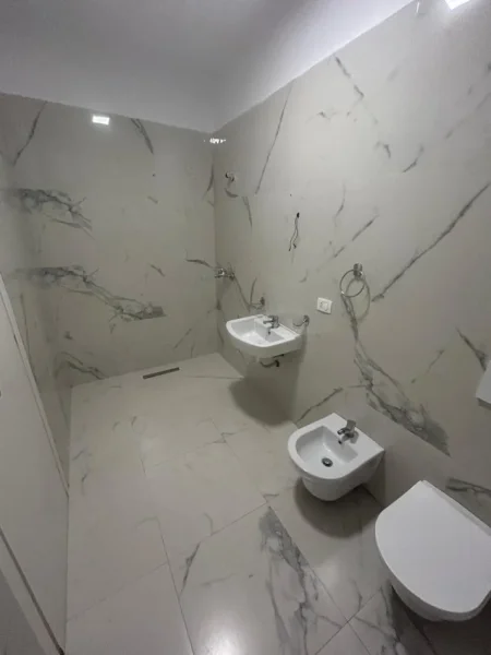 Tirane, shitet apartament 2+1+Ballkon Kati 1, 88 m² 210.000 € (Quartum Residence)
