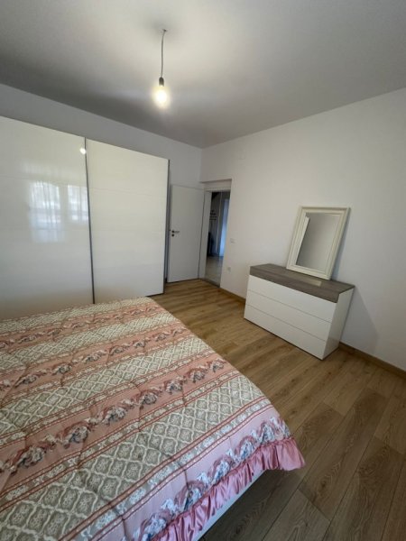 Tirane, jepet me qera apartament 1+1 Kati 4, 600 € 
