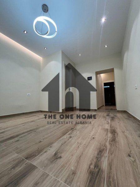 Tirane, jepet me qera zyre Kati 1, 30 m² 400 € (Myslym Shyre)