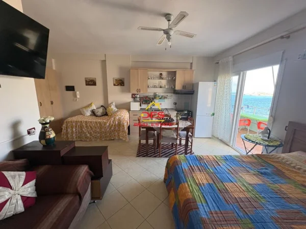 Vlore, jepet me qera apartament Kati 8, 50 m² 400 € (Rruga Murat Tërbaçi)