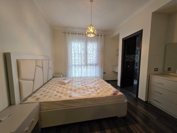 Tirane, jap me qera apartament 2+1+Ballkon Kati 3, 110 m² 1.400 € (RRUGA E KOSOVAREVE)