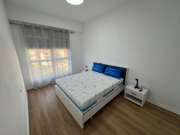 Tirane, jepet me qera apartament 1+1 Kati 3, 400€