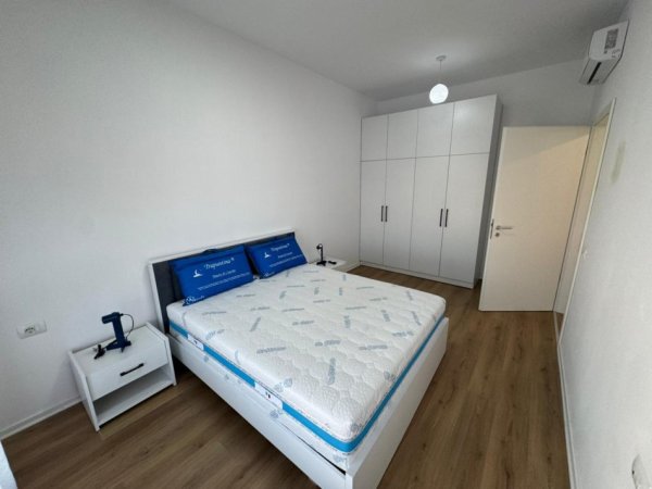 Tirane, jepet me qera apartament 1+1 Kati 3, 400€