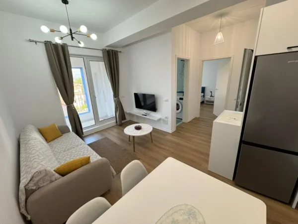 Tirane, jepet me qera apartament 1+1 Kati 3, 400€