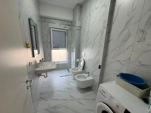 Tirane, jepet me qera apartament 1+1 Kati 3, 400€