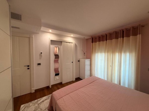 Tirane, jepet me qera apartament 2+1+Ballkon Kati 9, 135 m² 1.500 € 